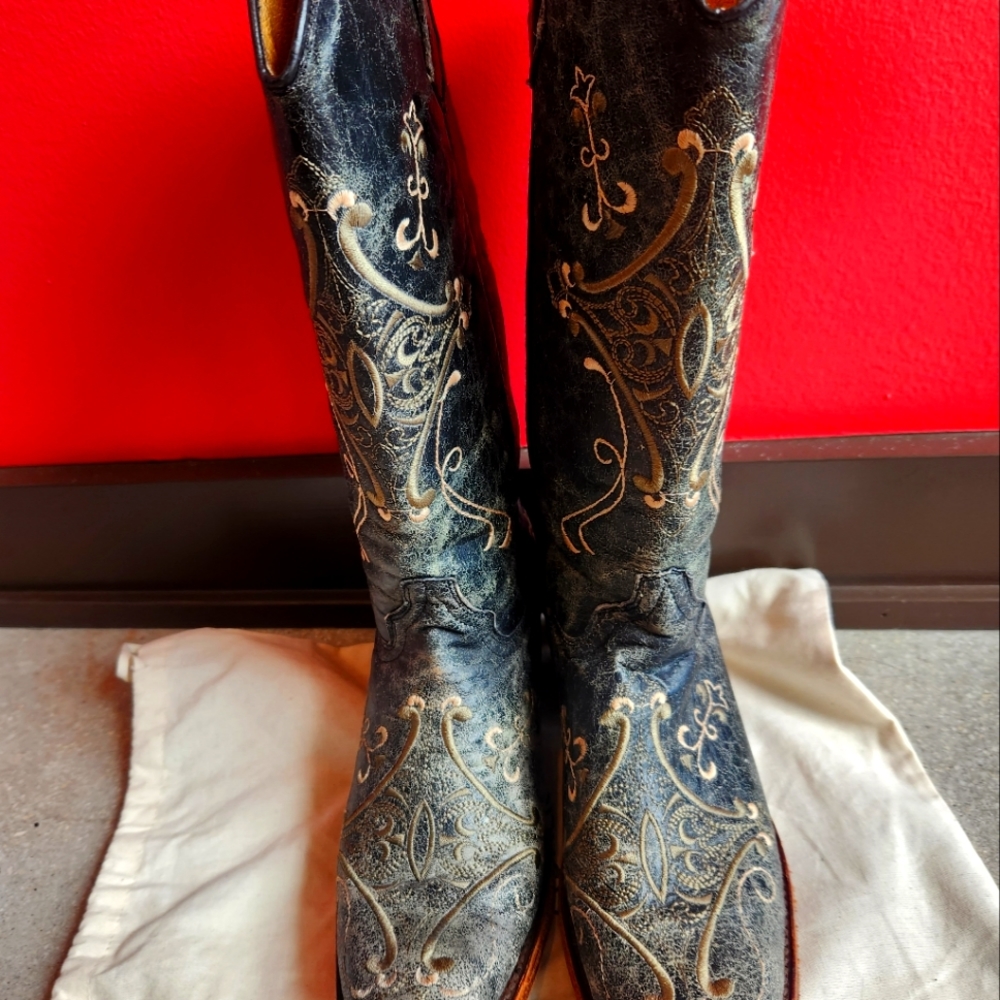 Circle G  Distressed Cowboy boots